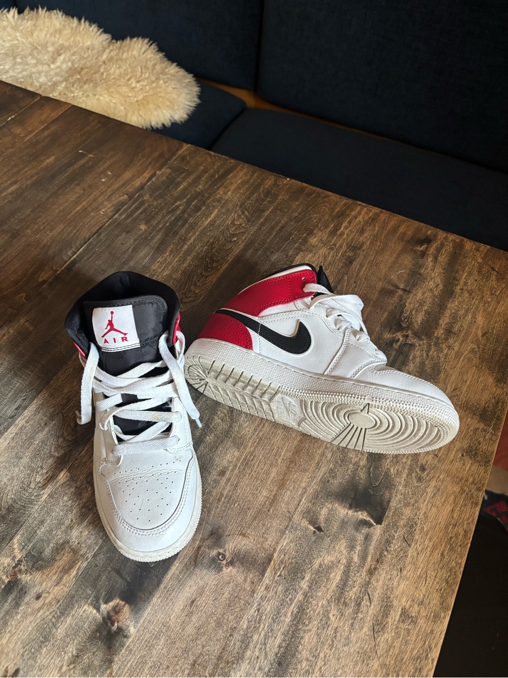 Air Jordan 1 Mid GS 'Chicago'